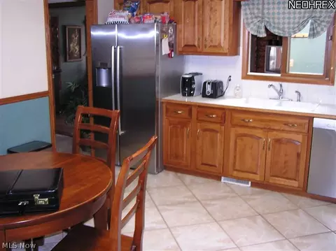 170 Brookvalley Dr, Elyria, OH 44035 photo 4