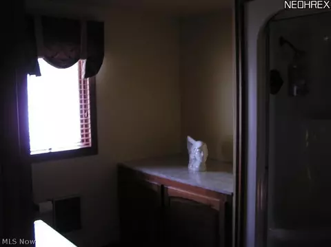 170 Brookvalley Dr, Elyria, OH 44035 photo 3