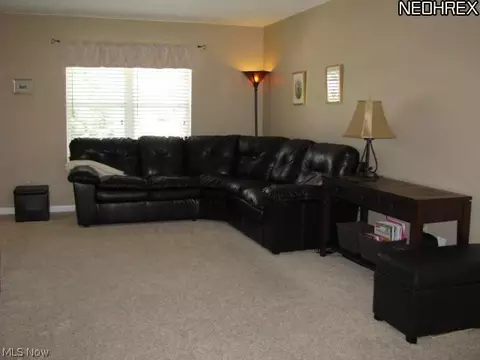 105 Cedar Gln, Chardon, OH 44024 photo 5