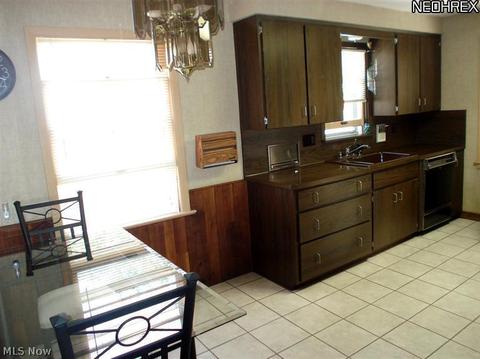 910 E 245 St, Euclid, OH 44123 photo 5