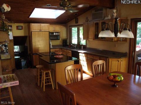 7647 Silver Beech Ln, Mentor, OH 44060 photo 2