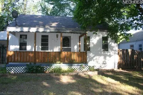 824 Kickapoo Ave, Akron, OH 44305 photo 1