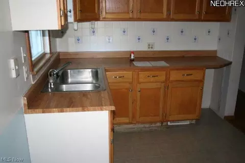 824 Kickapoo Ave, Akron, OH 44305 photo 5