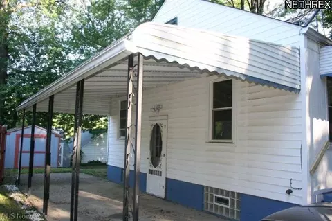 824 Kickapoo Ave, Akron, OH 44305 photo 2