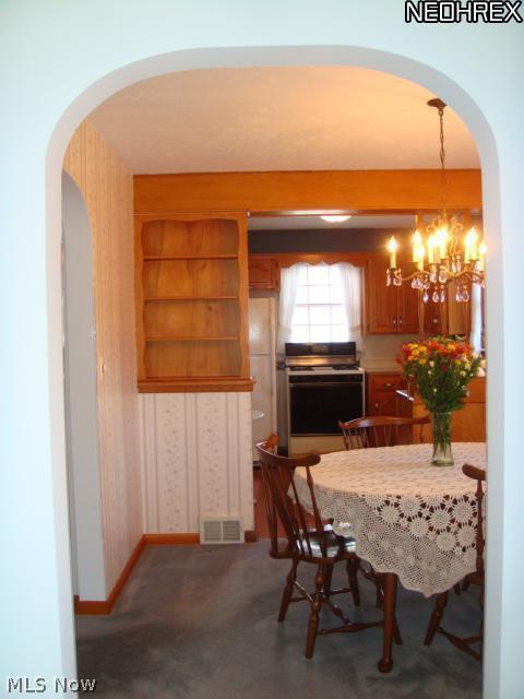 504 W Omar St, Struthers, OH 44471 photo 8