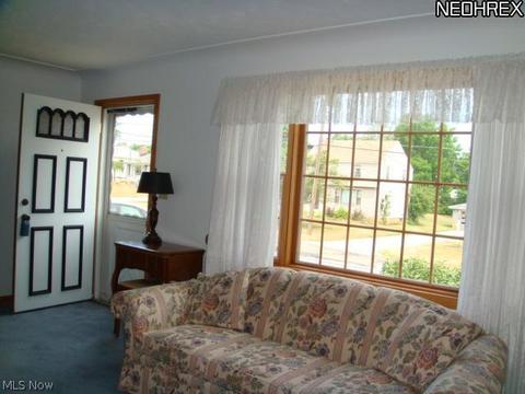 504 W Omar St, Struthers, OH 44471 photo 2