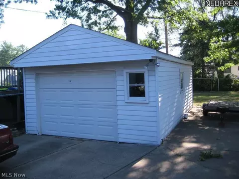 769 Pendley Rd, Willowick, OH 44095 photo 3