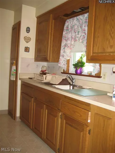 769 Pendley Rd, Willowick, OH 44095 photo 2