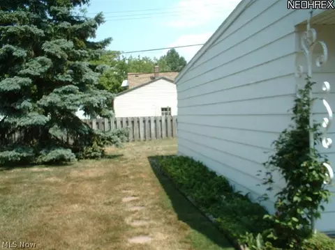 835 E 216th St, Euclid, OH 44119 photo 8