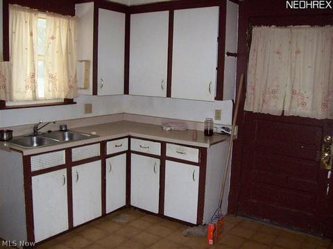 1102 Middle Ave, Elyria, OH 44035 photo 5