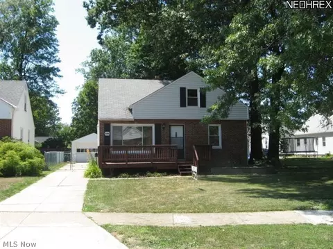 484 E 253rd St, Euclid, OH 44132 photo 4