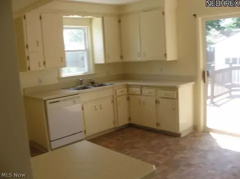 484 E 253rd St, Euclid, OH 44132 photo 10