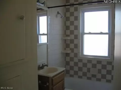 484 E 253rd St, Euclid, OH 44132 photo 15