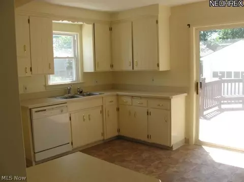 484 E 253rd St, Euclid, OH 44132 photo 12