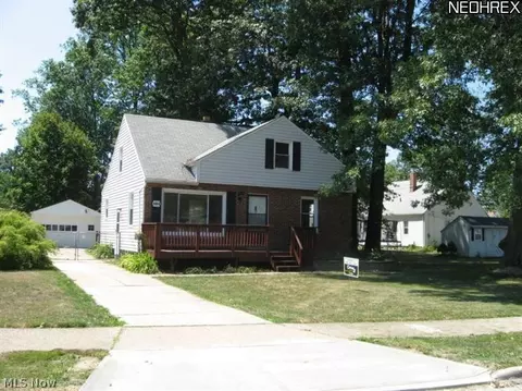 484 E 253rd St, Euclid, OH 44132 photo 5