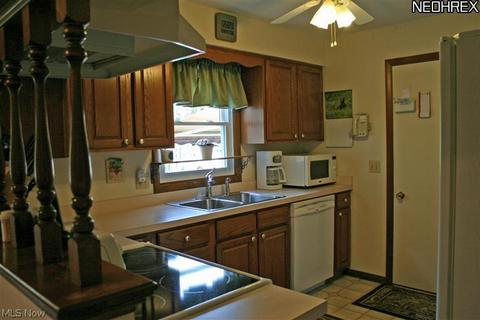 148 Hemlock Dr, Elyria, OH 44035 photo 5