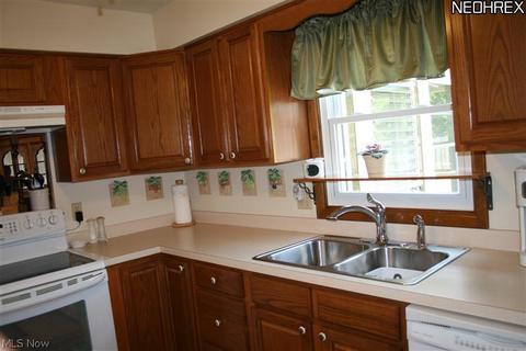 148 Hemlock Dr, Elyria, OH 44035 photo 6