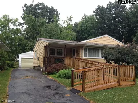 1325 Difford Dr, Niles, OH 44446 photo 1