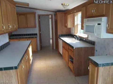 8801 Freedom Rd, Windham, OH 44288 photo 6