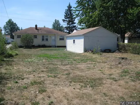30815 Royalview Dr, Willowick, OH 44095 photo 5