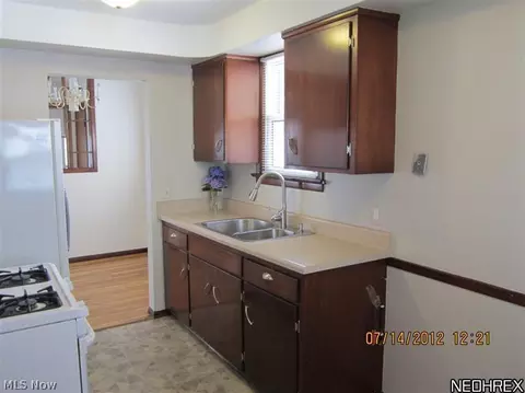 30815 Royalview Dr, Willowick, OH 44095 photo 10