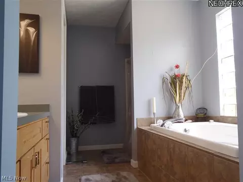 200 Bates Rd, Madison, OH 44057 photo 8