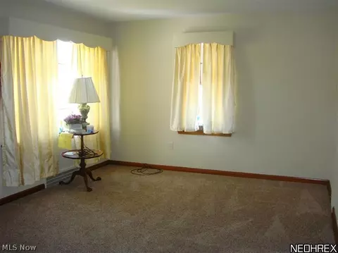 34 Grimm Heights Ave, Struthers, OH 44471 photo 2