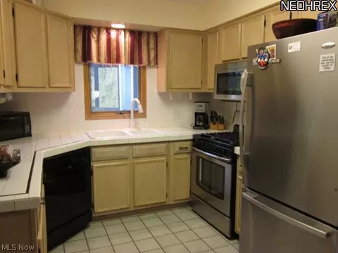 4232 Ruth Dr, Rootstown, OH 44272 photo 2