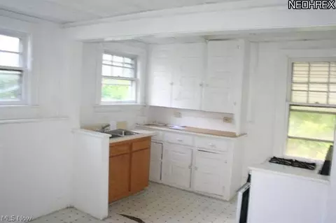 892-894 Storer Ave, Akron, OH 44320 photo 5