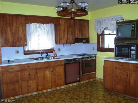 480 Elm St, Struthers, OH 44471 photo 6