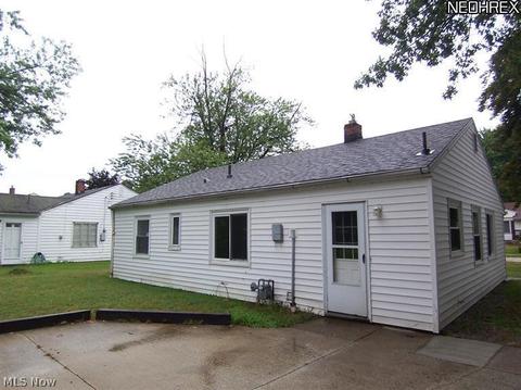 1332 Myrtle Ave, Ashtabula, OH 44004 photo 2