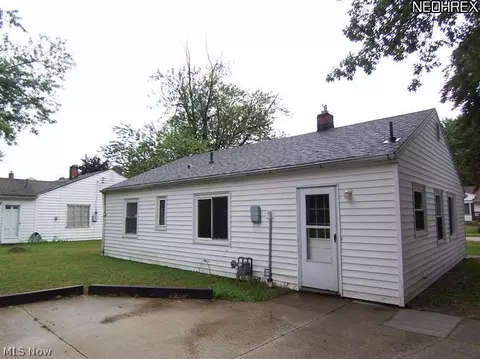 1332 Myrtle Ave, Ashtabula, OH 44004 photo 2