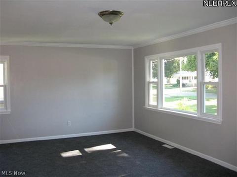 135 Seneca Ave, Elyria, OH 44035 photo 2