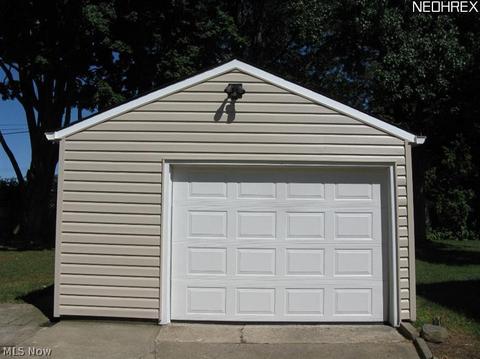 135 Seneca Ave, Elyria, OH 44035 photo 9