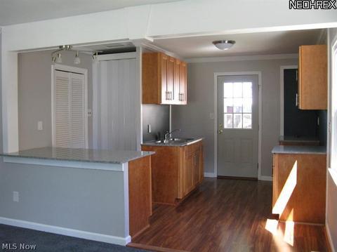 135 Seneca Ave, Elyria, OH 44035 photo 3