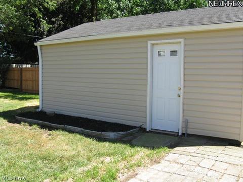 135 Seneca Ave, Elyria, OH 44035 photo 10