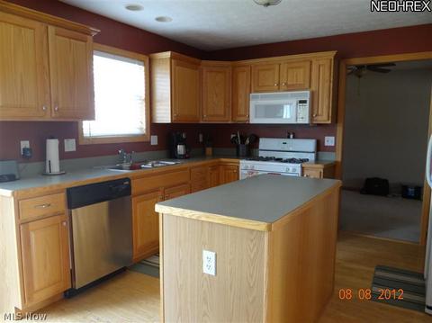 644 Alexis Dr, Elyria, OH 44035 photo 4