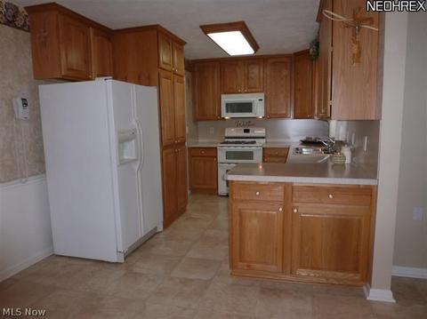 745 Dickerson Rd, Willowick, OH 44095 photo 2