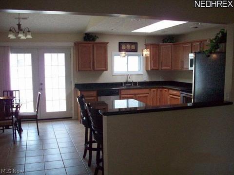 105 Pepperdine Dr, Elyria, OH 44035 photo 2
