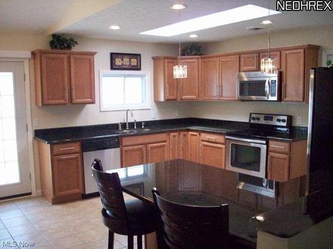105 Pepperdine Dr, Elyria, OH 44035 photo 3