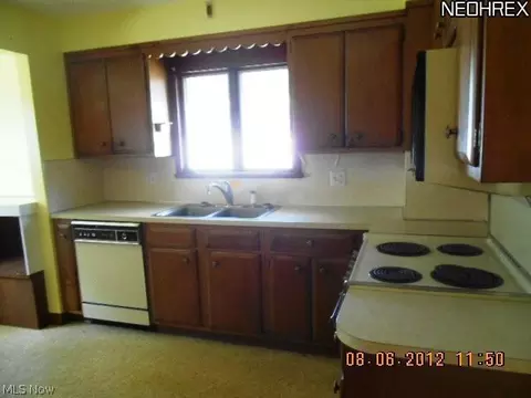 798 Silvercrest Ave, Akron, OH 44314 photo 2