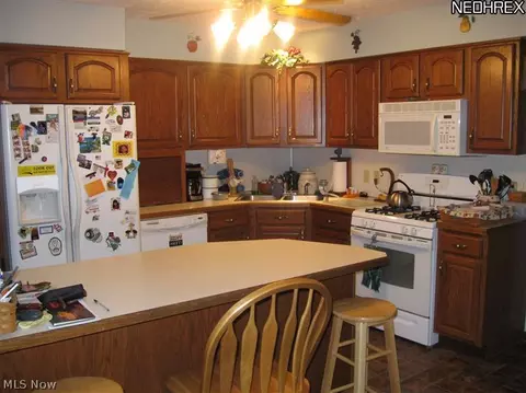 3482 Donegal St NE, Canton, OH 44721 photo 12