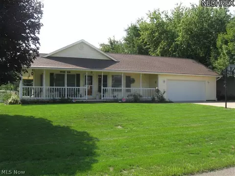 3482 Donegal St NE, Canton, OH 44721 photo 2