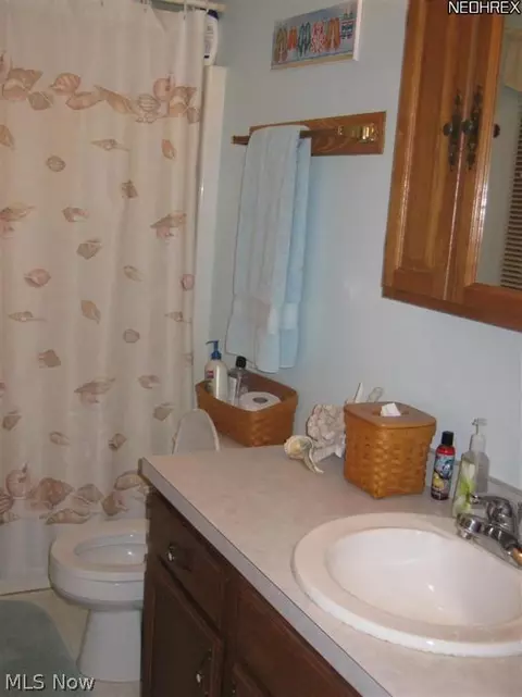 3482 Donegal St NE, Canton, OH 44721 photo 16