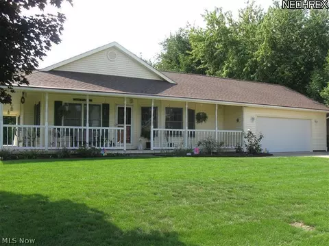 3482 Donegal St NE, Canton, OH 44721 photo 1