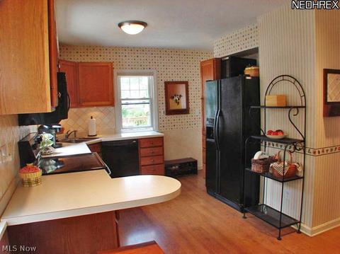 180 E 270 St, Euclid, OH 44132 photo 3