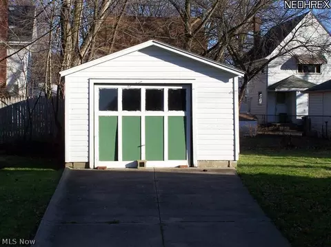 703 Noah Ave, Akron, OH 44320 photo 2