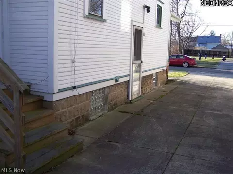 703 Noah Ave, Akron, OH 44320 photo 17