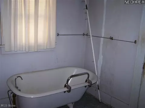 703 Noah Ave, Akron, OH 44320 photo 9