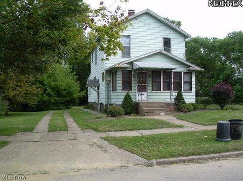 913 E 15th St, Ashtabula, OH 44004 photo 1